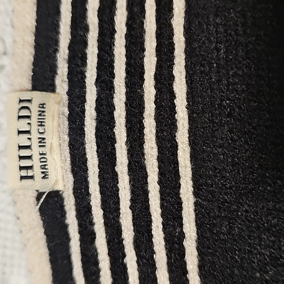 Hilldi Elegant Cream and Black Wool Striped Scarf - Picture 3 of 4